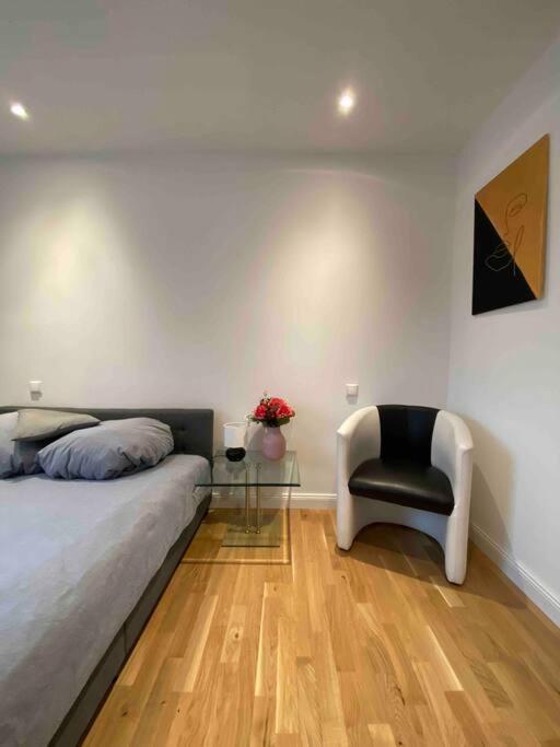 Luxury With Air Conditioning & Jaccuzzi Near Frankfurt Wiesbaden Apartment Hofheim am Taunus