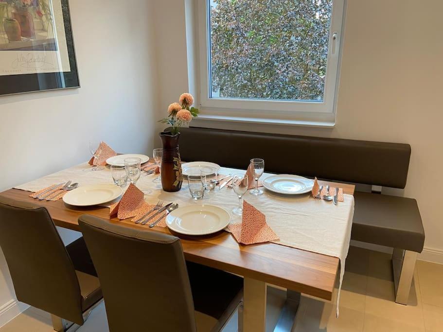 Luxury With Air Conditioning & Jaccuzzi Near Frankfurt Wiesbaden Hofheim am Taunus