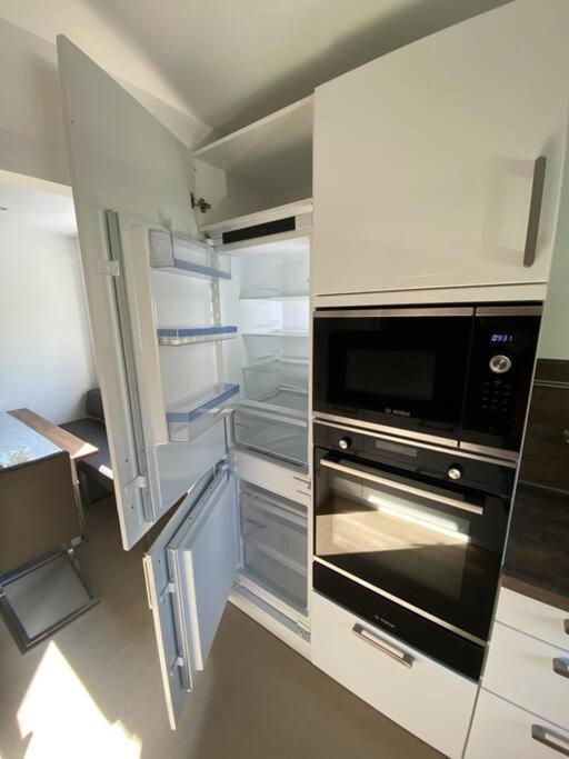 Luxury With Air Conditioning & Jaccuzzi Near Frankfurt Wiesbaden Hofheim am Taunus