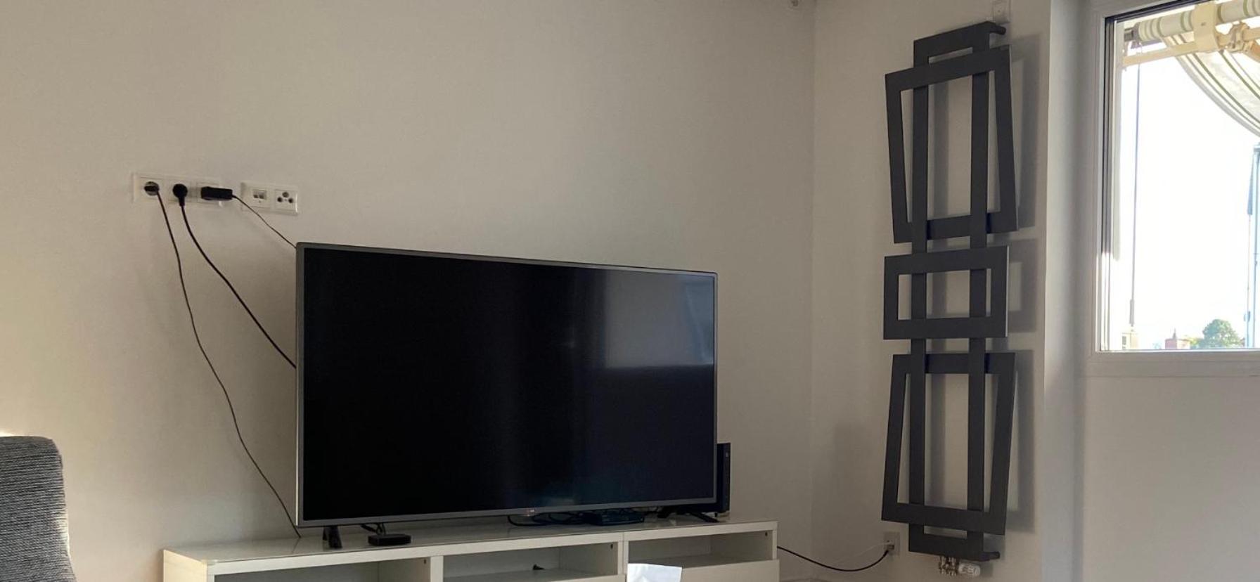 Luxury With Air Conditioning & Jaccuzzi Near Frankfurt Wiesbaden Apartment *