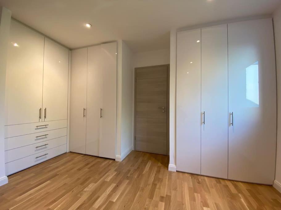 Luxury With Air Conditioning & Jaccuzzi Near Frankfurt Wiesbaden Apartment